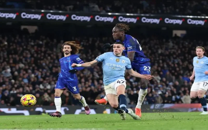 اللقاء المنتظر: مانشستر سيتي يواجه تشيلسي في الدوري الإنجليزي والقنوات الناقلة